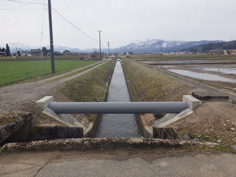 令和３年度県単独農業農村整備事業前田地区水管橋完成写真